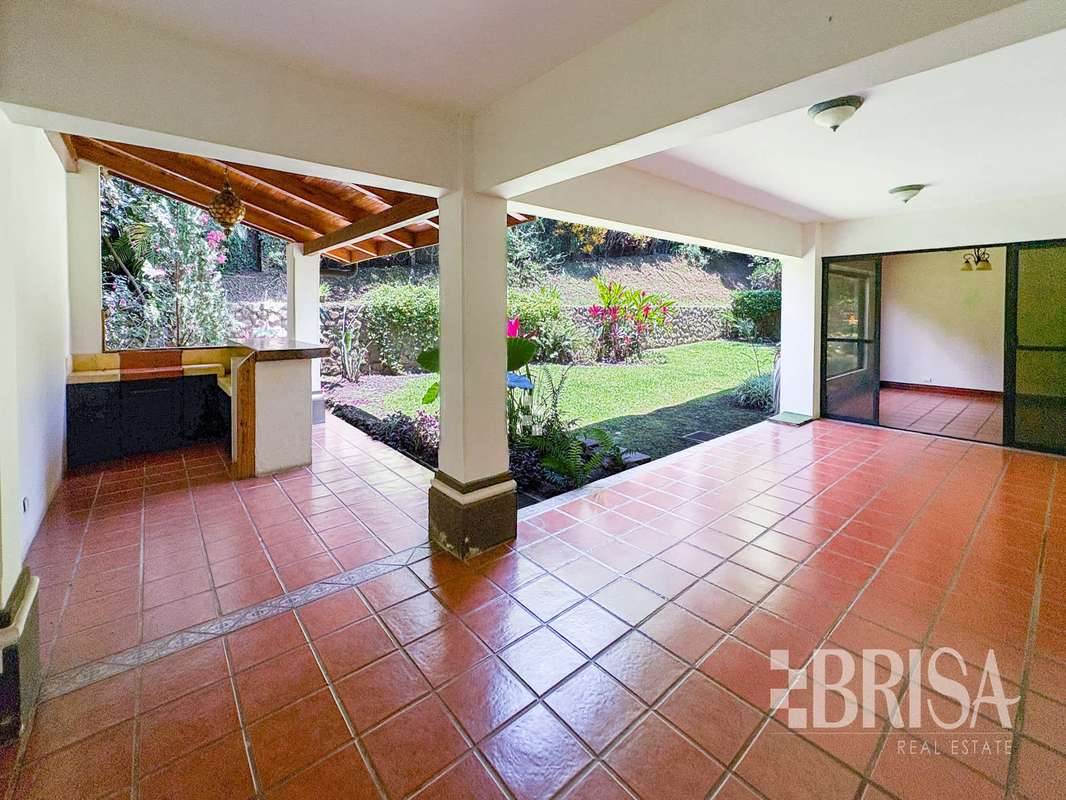 Alquiler de Casas en San Rafael | Casa con grande terraza y jardín 4 ...