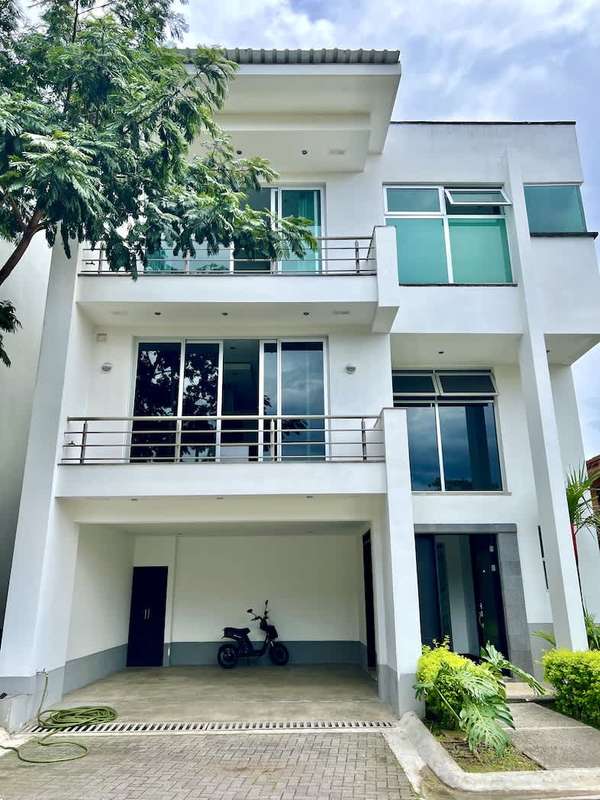 Alquiler de Casas en San Rafael | Casa contemporánea por Distrito 4, 3 ...