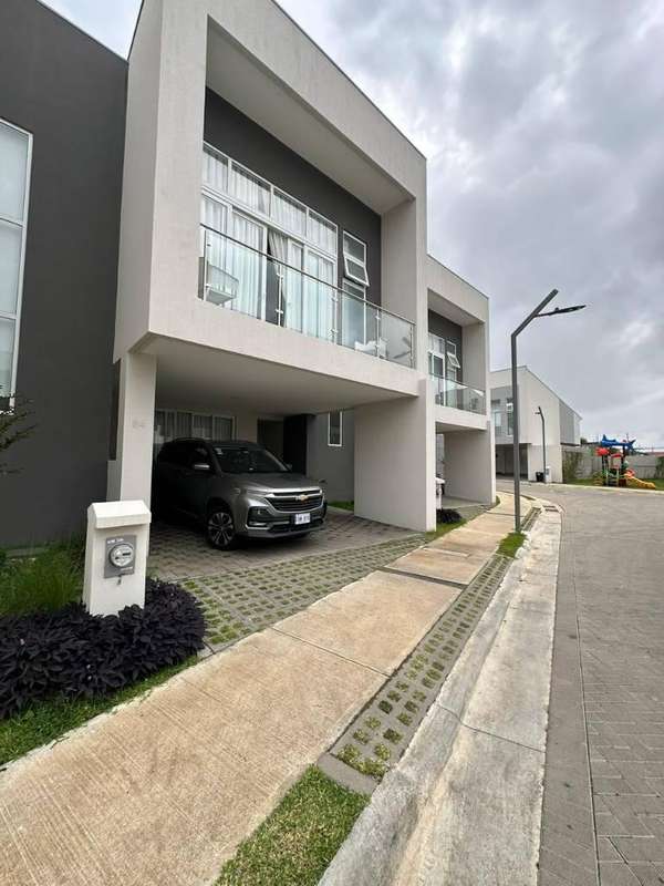 Casas en alquiler en San Rafael | Se alquila casa de dos pisos en ...