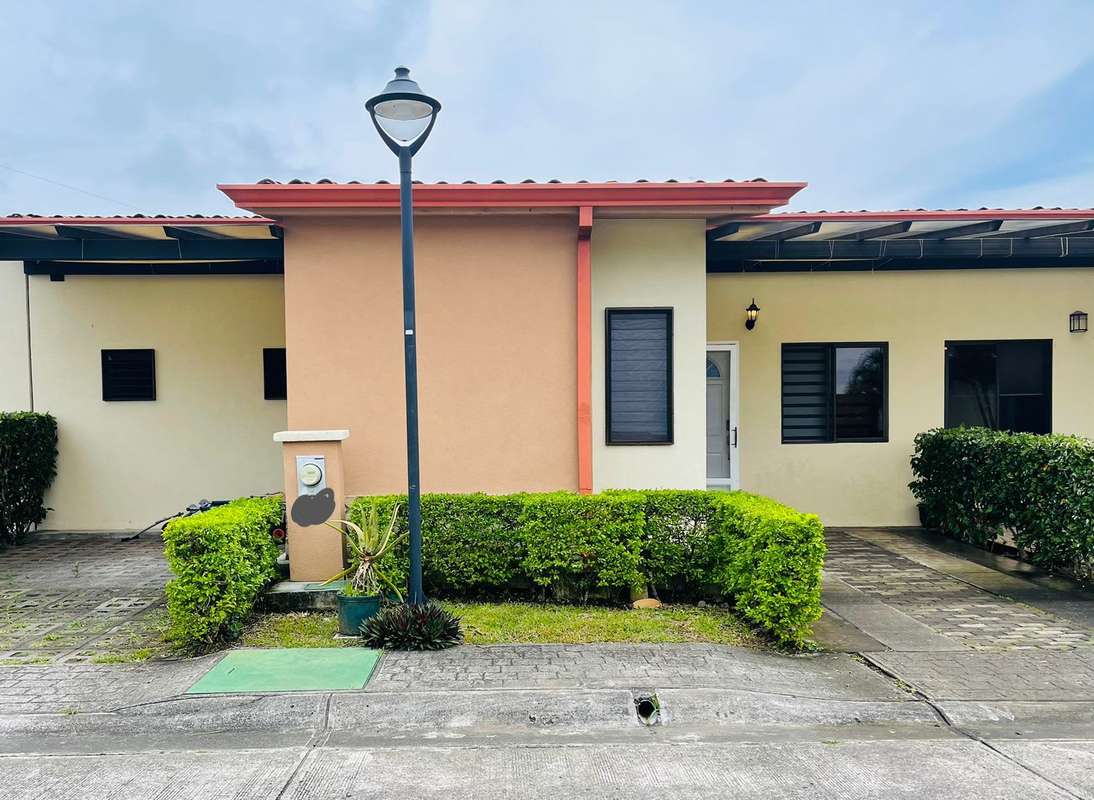 Casas en alquiler en San Rafael | Residencia Remodelada en Condominio ...