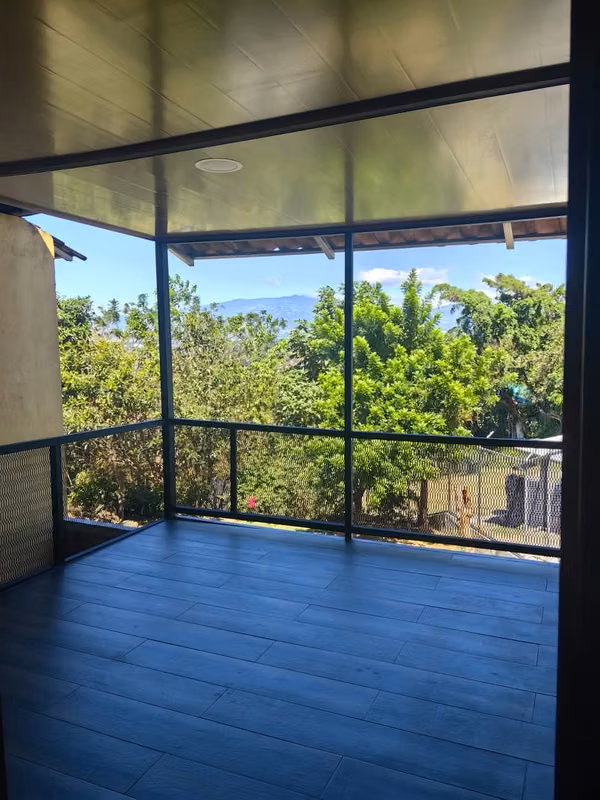Casa estilo cabaña en Ciudad Colón, ideal para familias 11