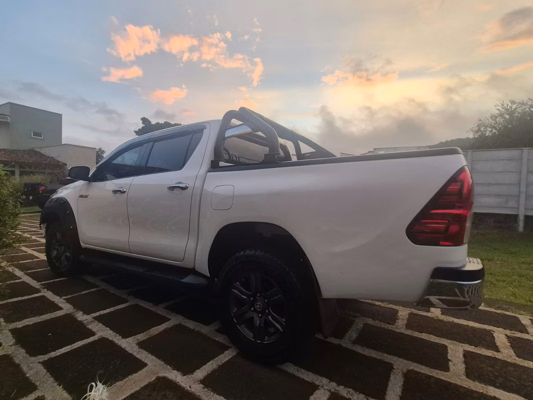 2023 Toyota Hilux - foto 2
