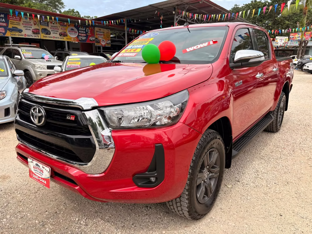 2024 Toyota Hilux - foto 1
