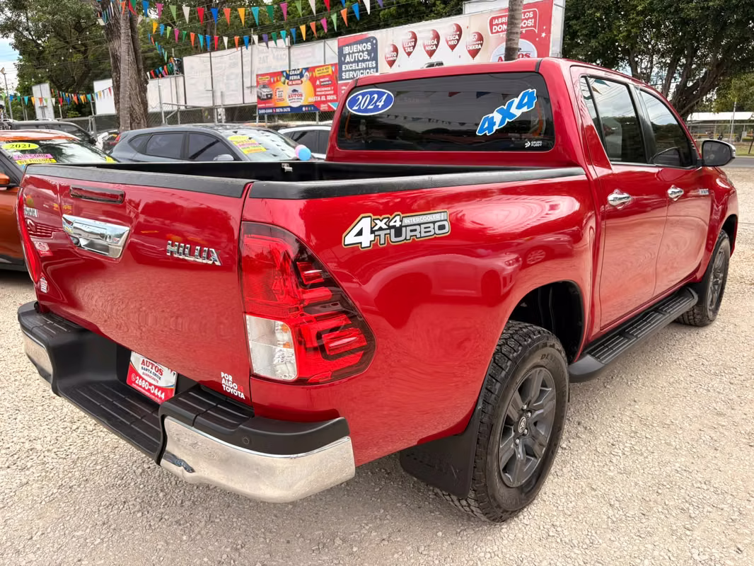 2024 Toyota Hilux - foto 3