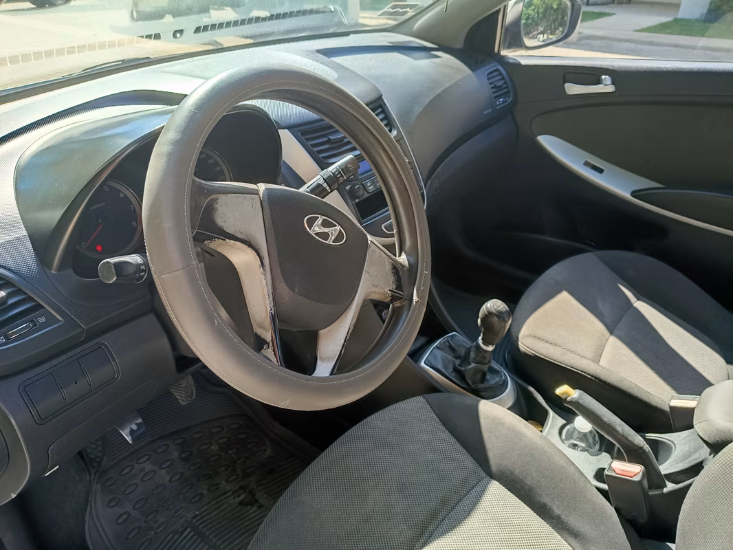 2013 Hyundai Accent - foto 2