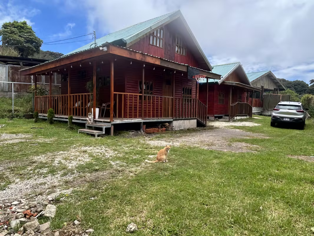 Hermosa casa en El Guarco, Cartago 1