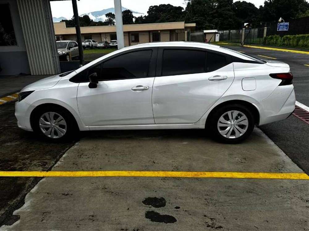 2023 Nissan Versa - foto 3