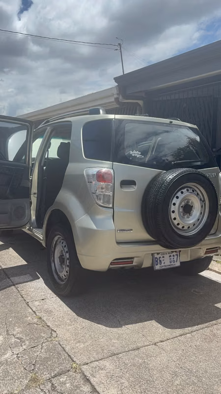 2015 Daihatsu Terios - foto 2