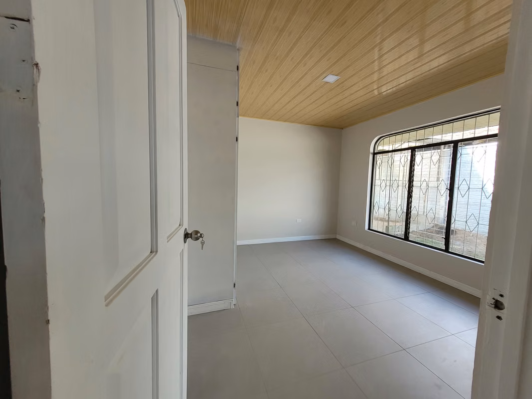 Amplia casa en alquiler en San Isidro, Heredia 4