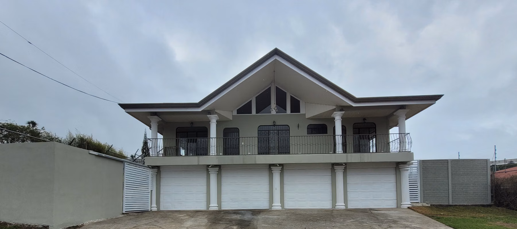 Amplia casa en alquiler en San Isidro, Heredia 1