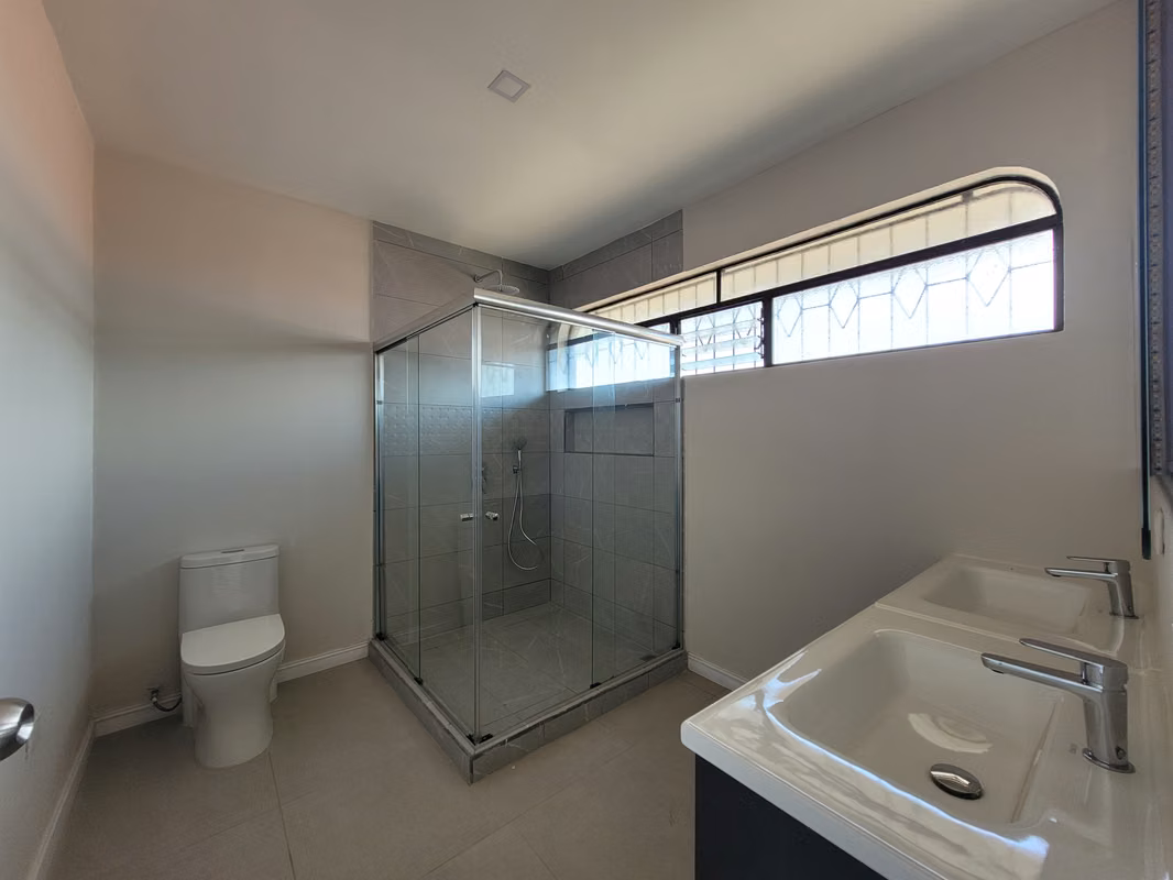 Amplia casa en alquiler en San Isidro, Heredia 7