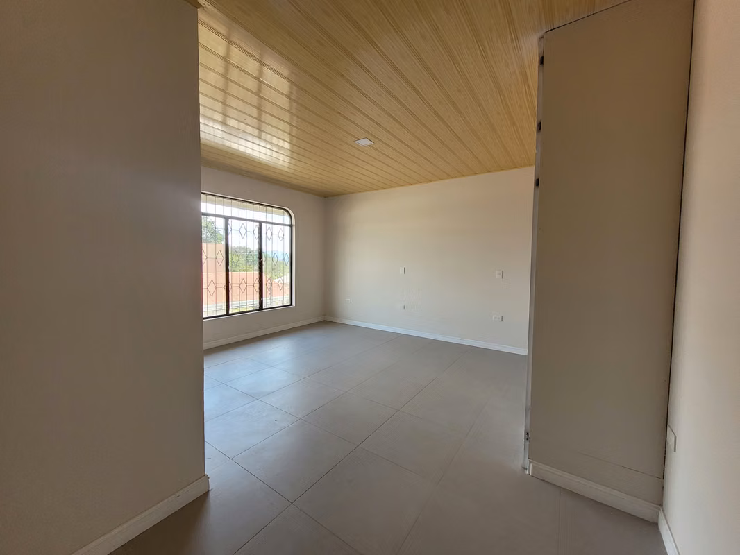 Amplia casa en alquiler en San Isidro, Heredia 6