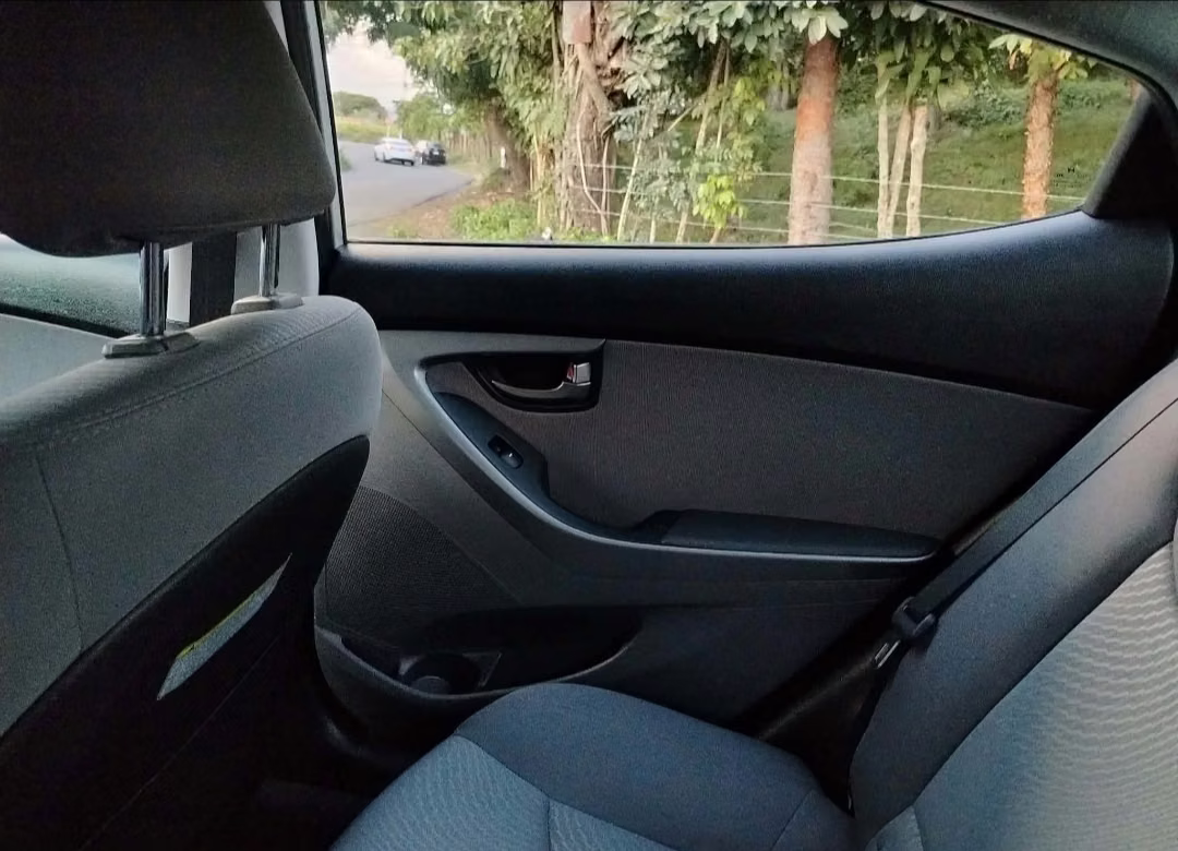 2014 Hyundai Elantra - foto 4