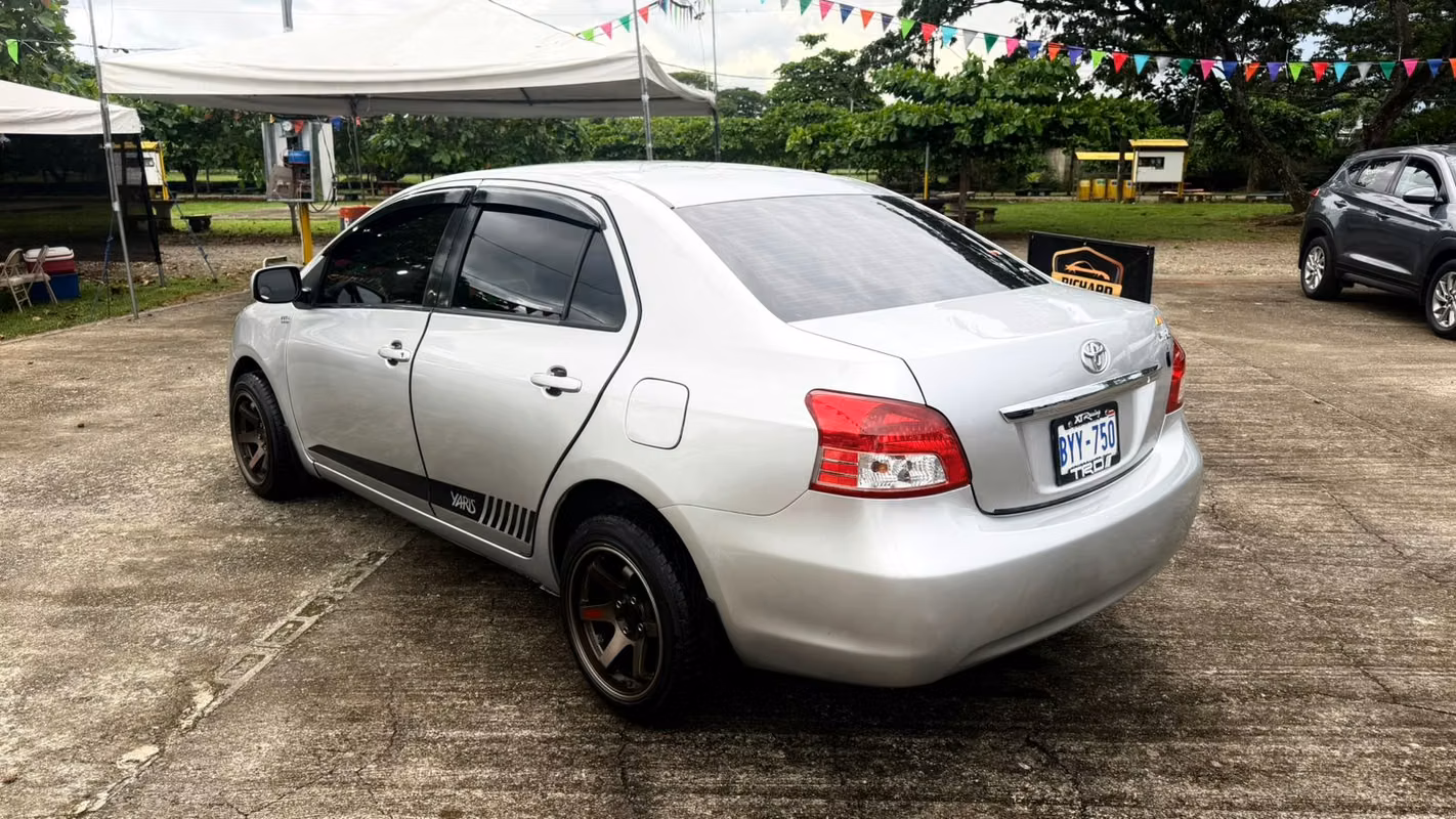 2012 Toyota Yaris - foto 3