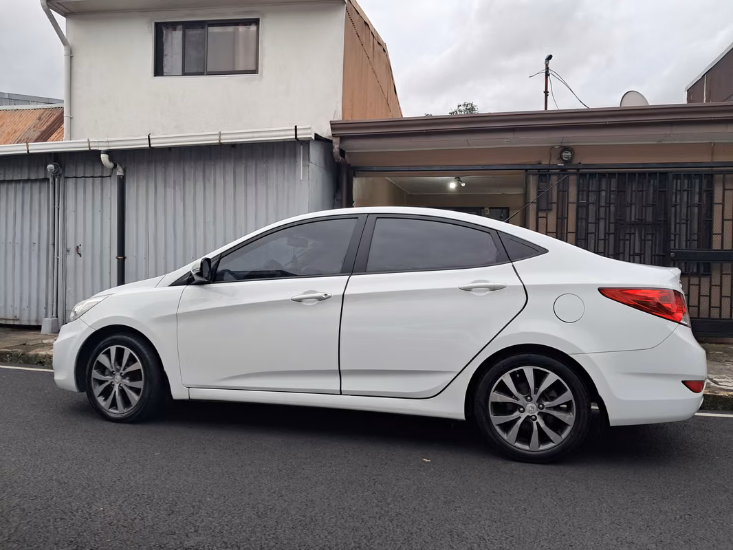 2014 Hyundai Accent - foto 2