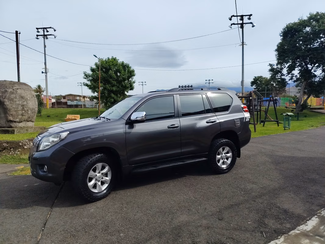 2012 Toyota Land Cruiser - foto 1