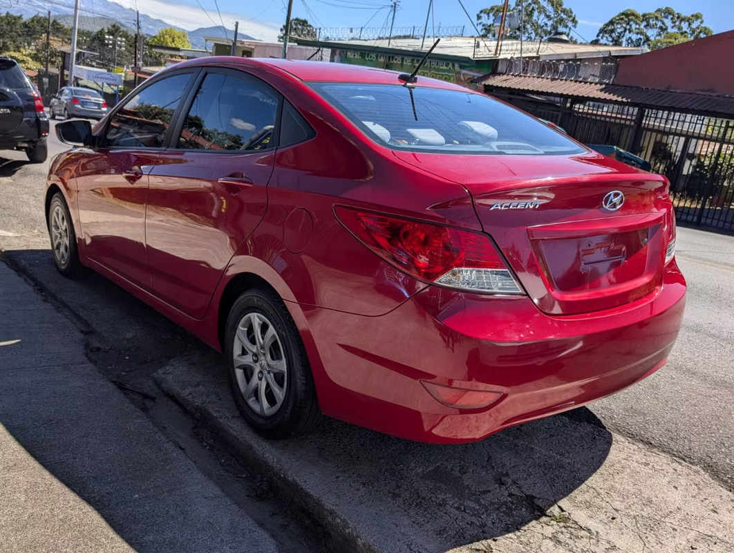 2017 Hyundai Accent - foto 5