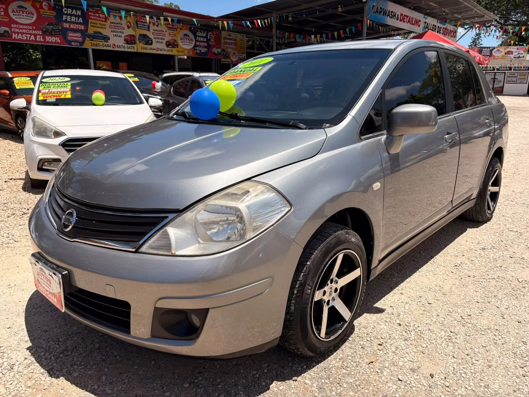 2011 Nissan Tiida - foto 1
