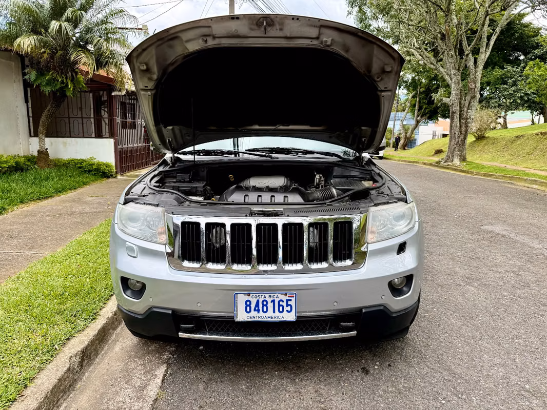 2011 Jeep Grand Cherokee - foto 2
