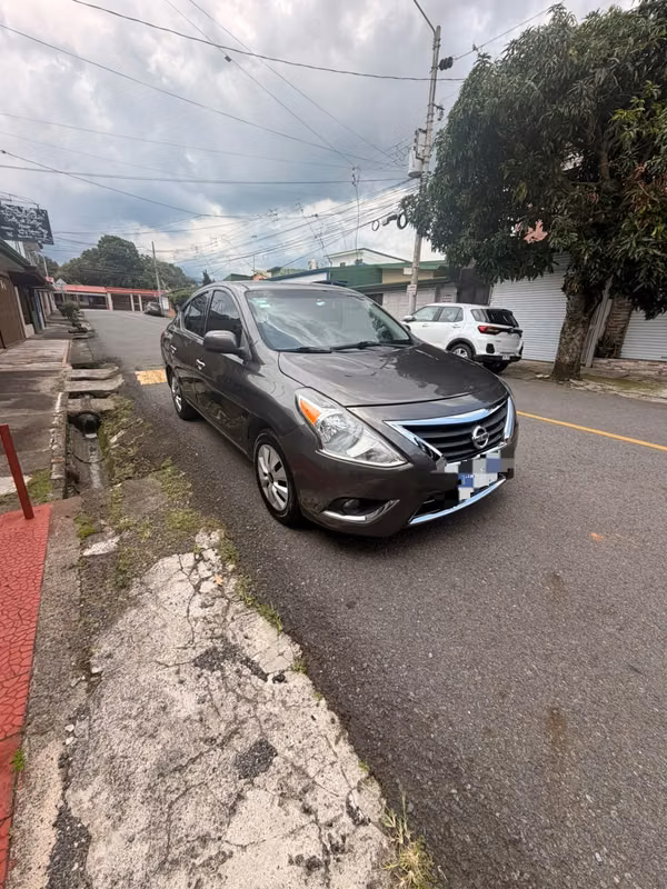 2015 Nissan Versa - foto 1