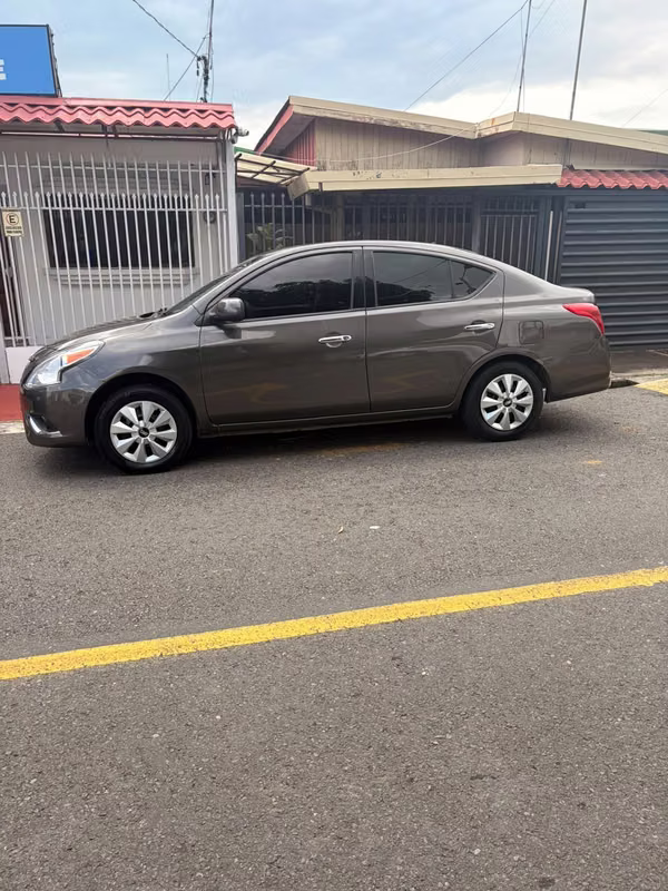 2015 Nissan Versa - foto 4
