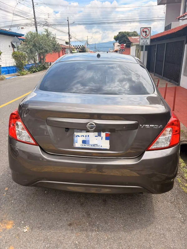 2015 Nissan Versa - foto 5