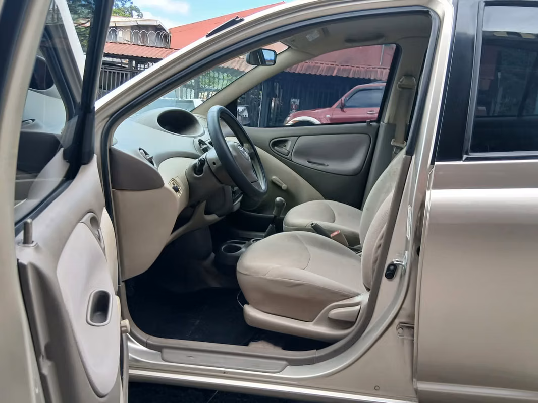 2003 Toyota Echo - foto 2
