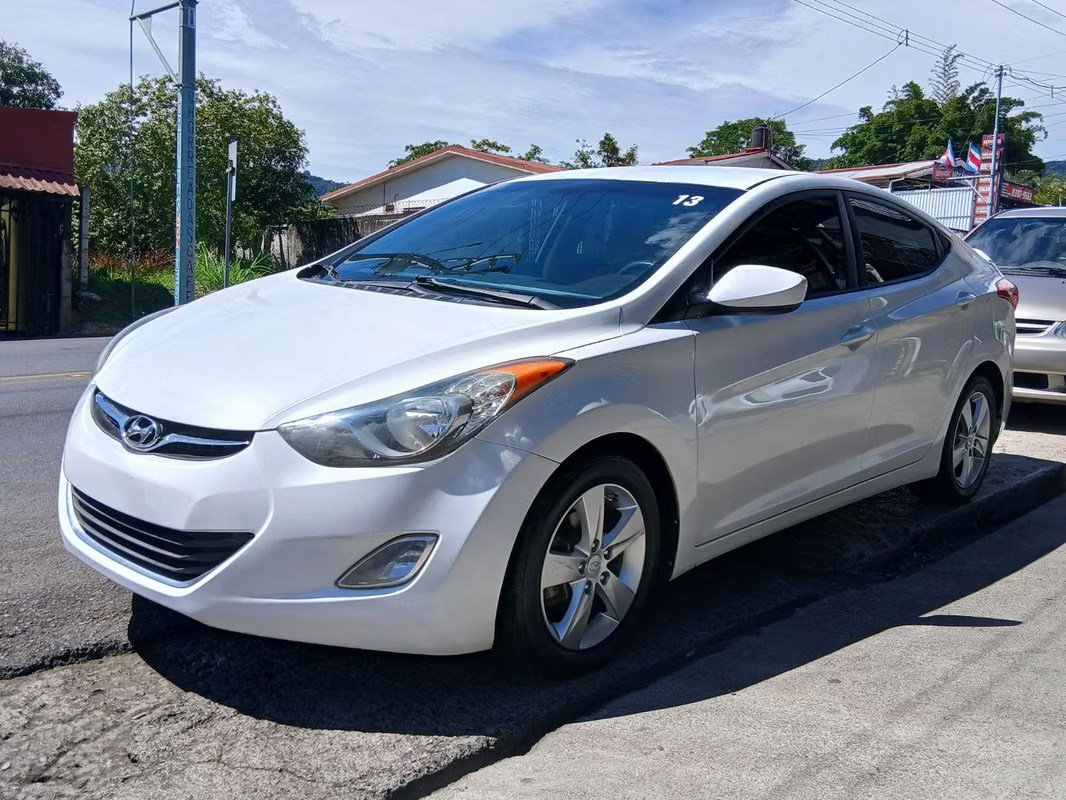 2013 Hyundai Elantra - foto 1
