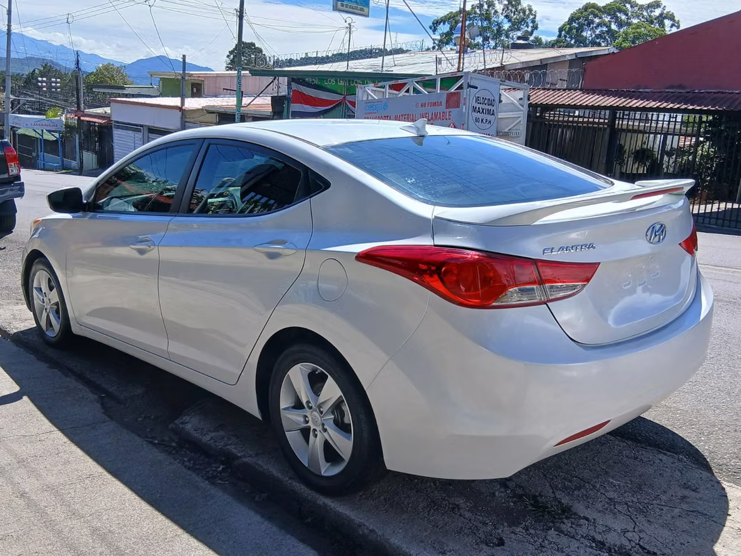 2013 Hyundai Elantra - foto 3
