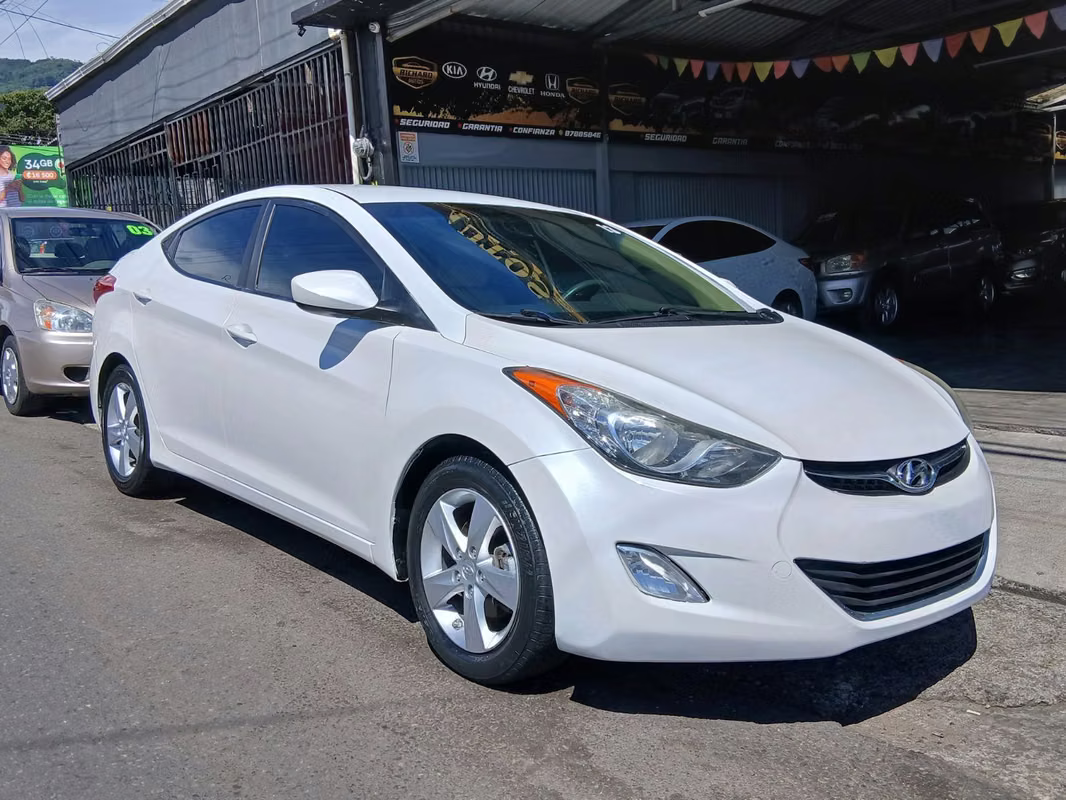 2013 Hyundai Elantra - foto 5