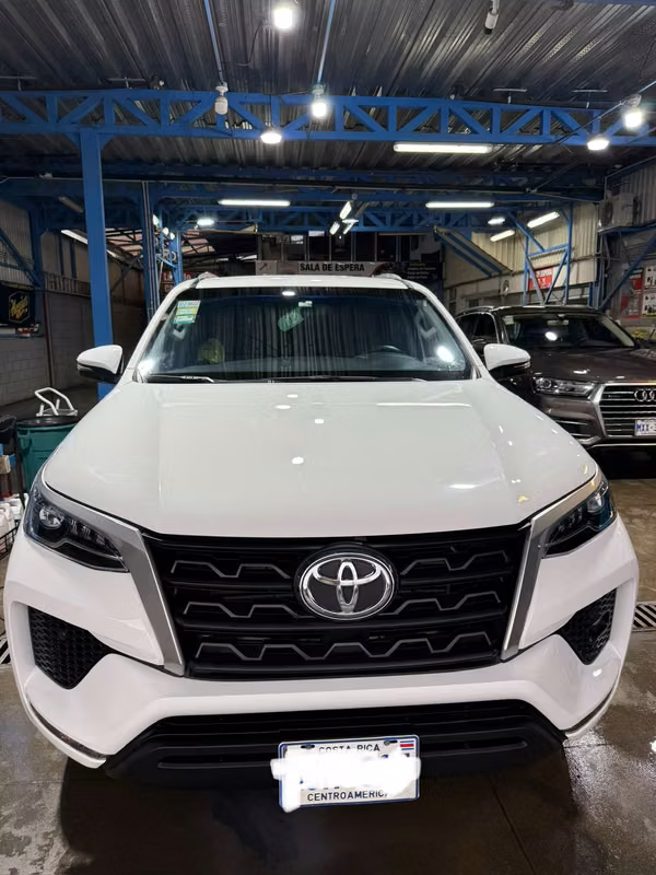 2023 Toyota Fortuner - foto 1