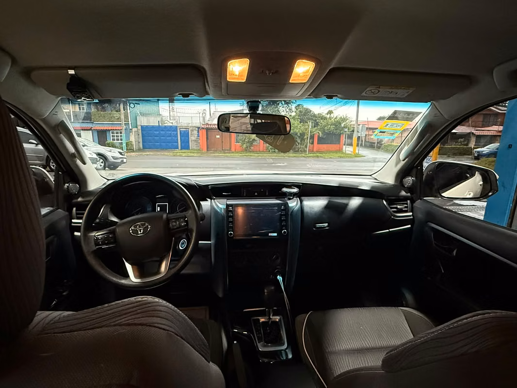 2023 Toyota Fortuner - foto 2