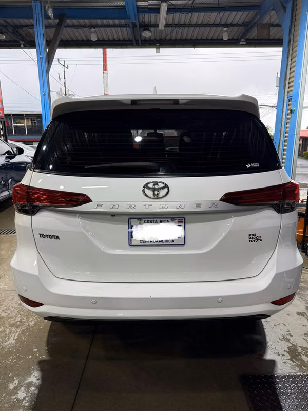 2023 Toyota Fortuner - foto 3