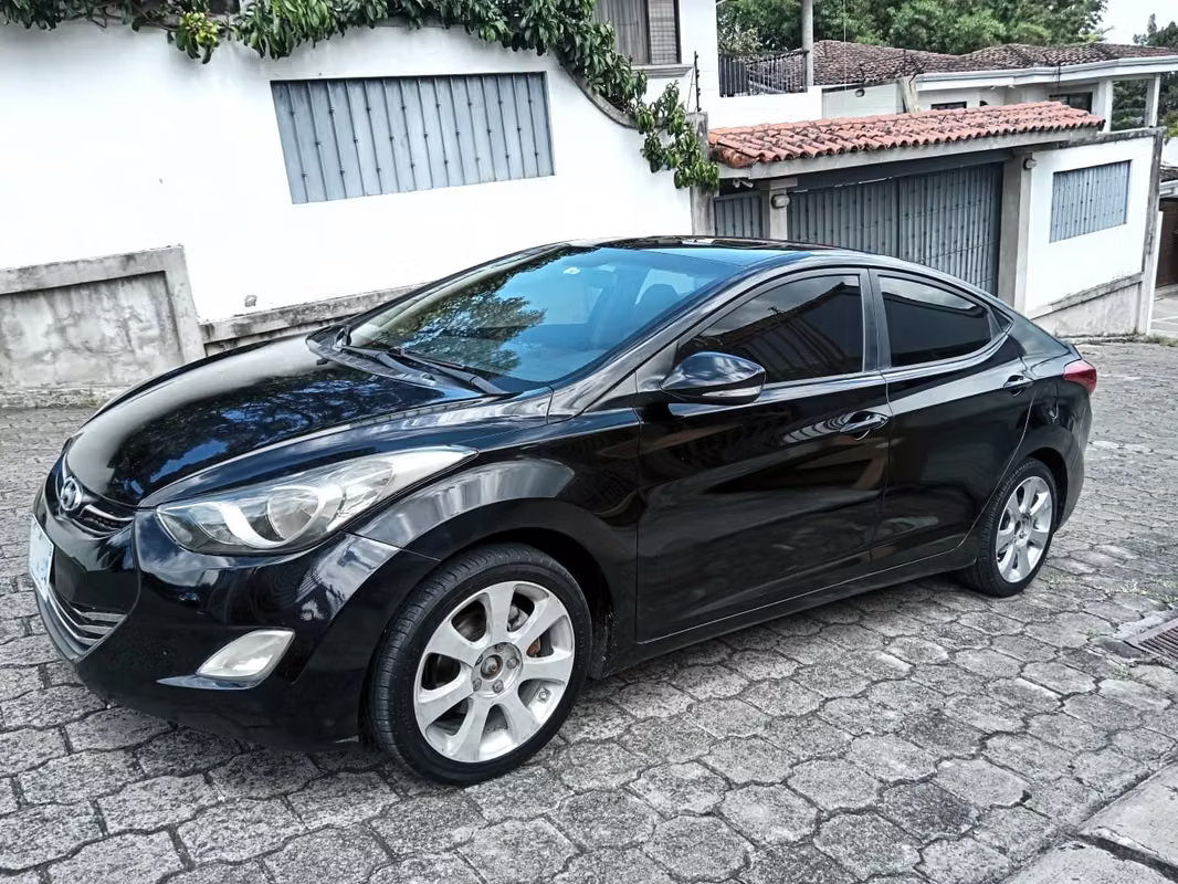 2012 Hyundai Elantra - foto 1