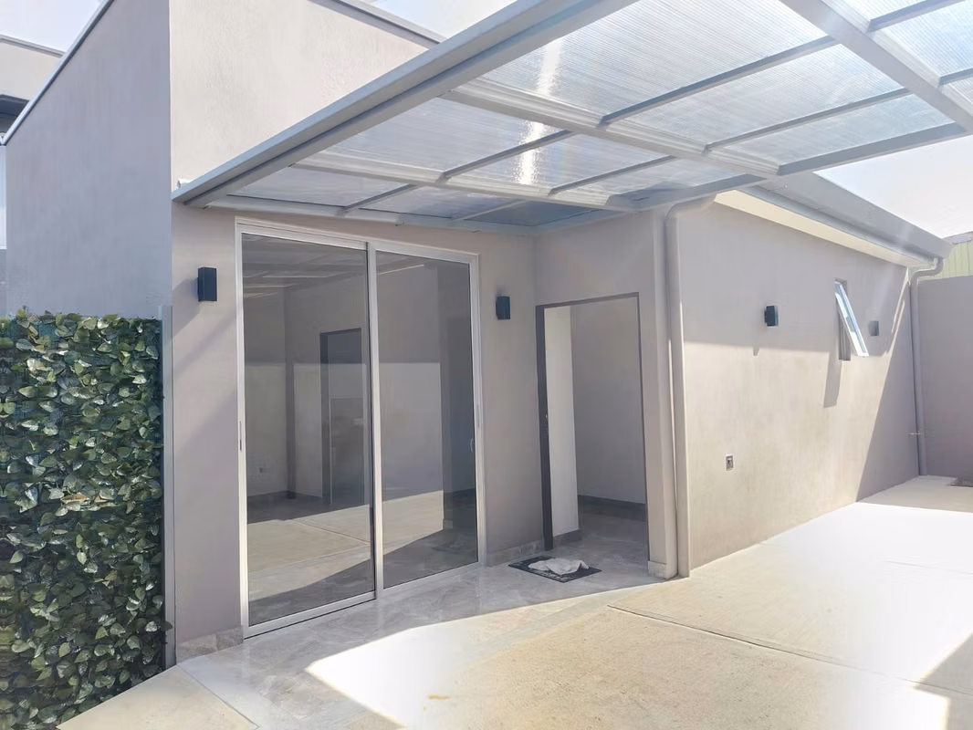 ALQUILER MODERNO APARTAMENTO EN LA TRINIDAD DE MORAVIA, EN UNA EXCELENTE UBICACIÓN TRANQUILA Y SEGURA