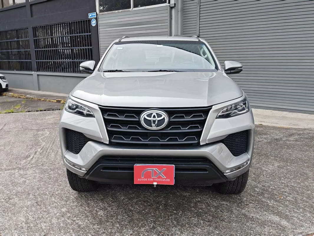 2024 Toyota Fortuner - foto 3