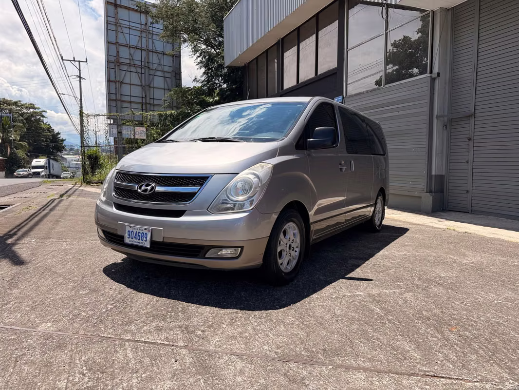 2012 Hyundai H-1 - foto 1