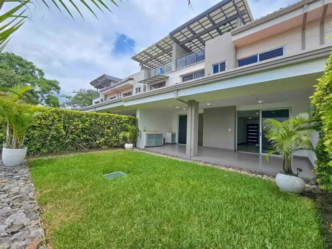 En alquiler – Exclusivo condominio en Jaboncillos, Escazú