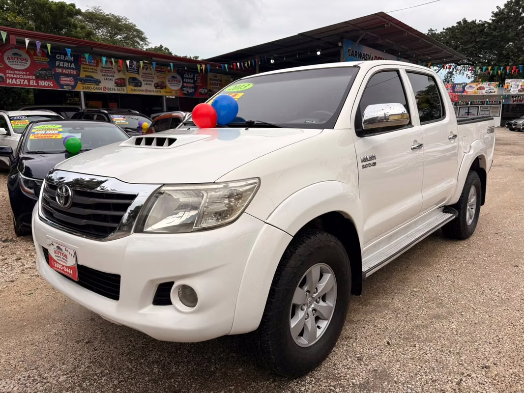 2013 Toyota Hilux - foto 1
