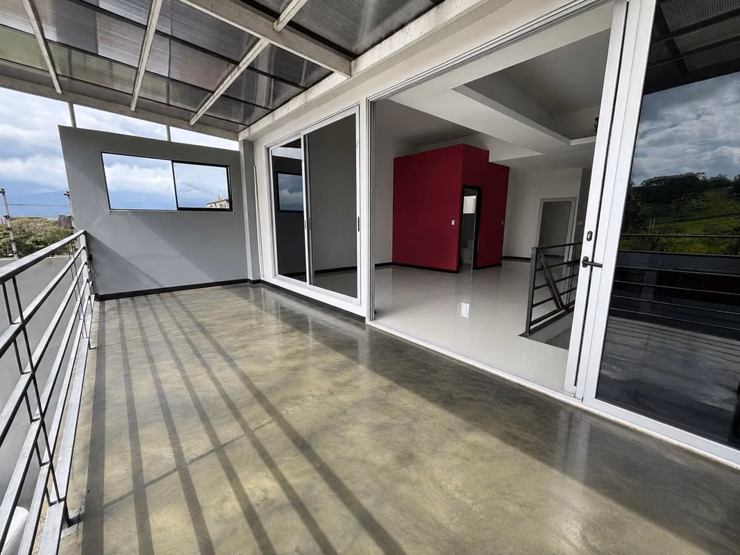 APARTAMENTO EN ALQUILER EN ESCAZÚ CERCA DE WORLD GYM - 1 HABITACION - AMPLIO CON TERRAZA