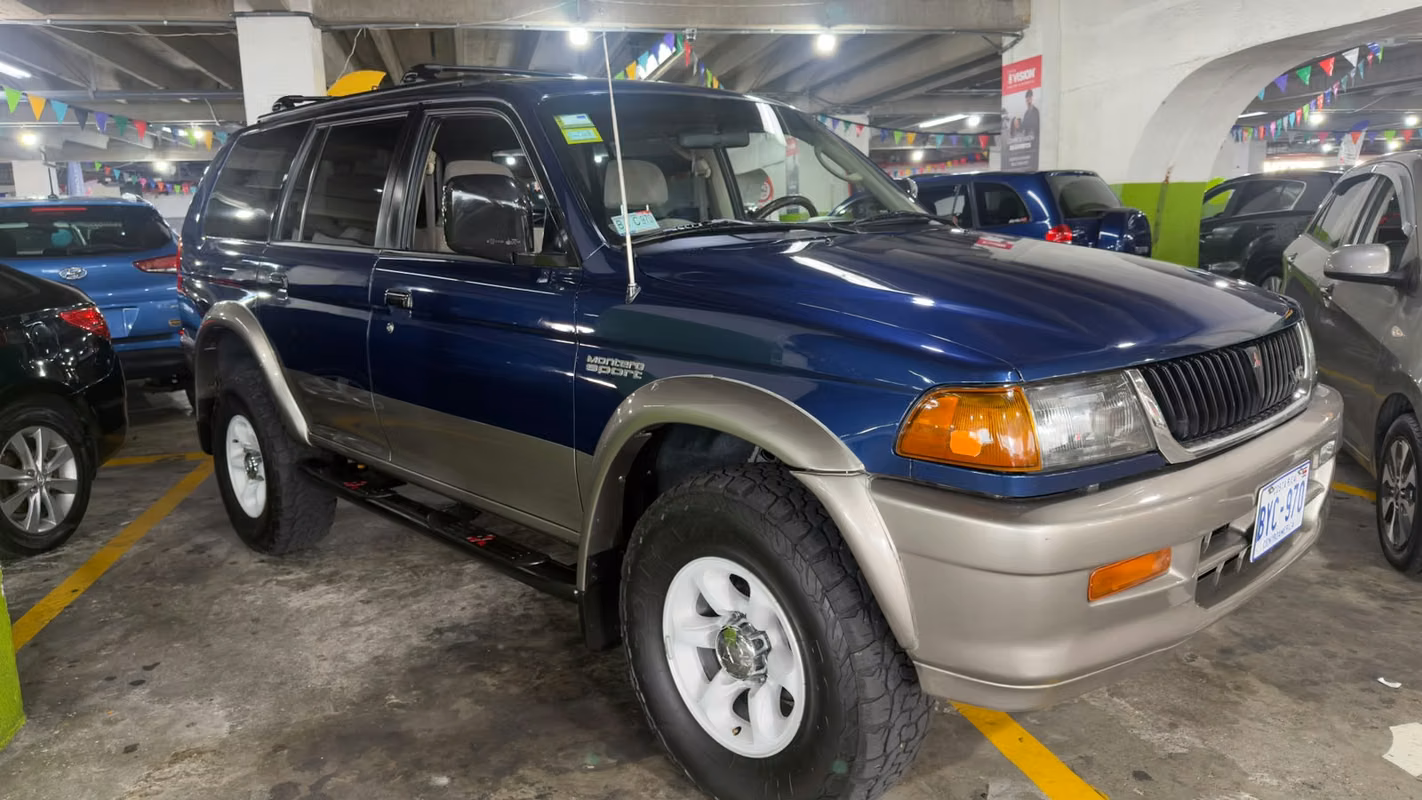 1999 Mitsubishi Montero Sport - foto 1