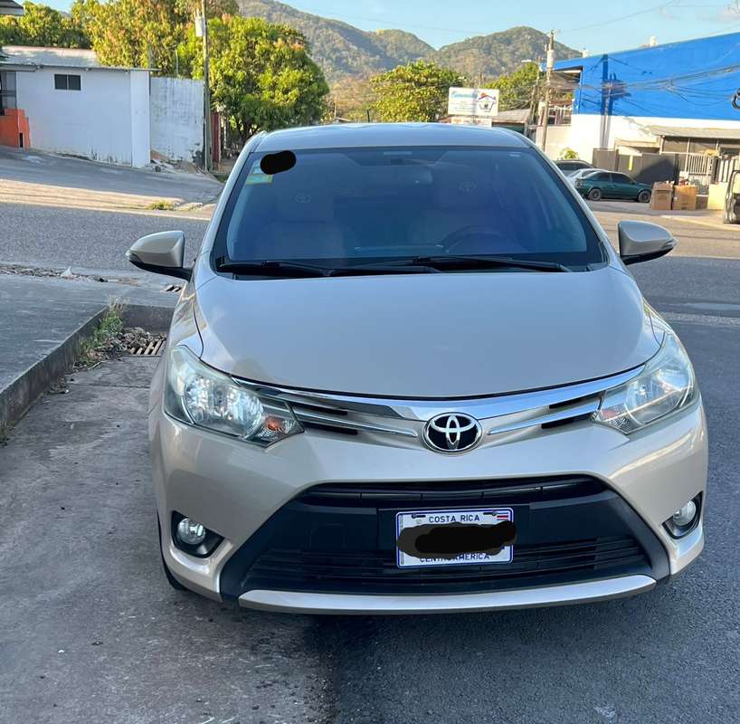 2017 Toyota Yaris - foto 1