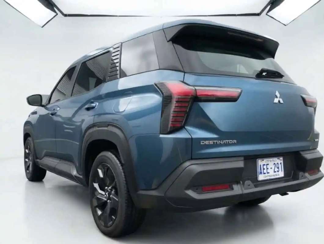 2027 Mitsubishi Other - foto 4