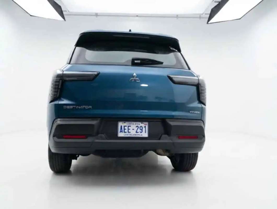 2027 Mitsubishi Other - foto 2