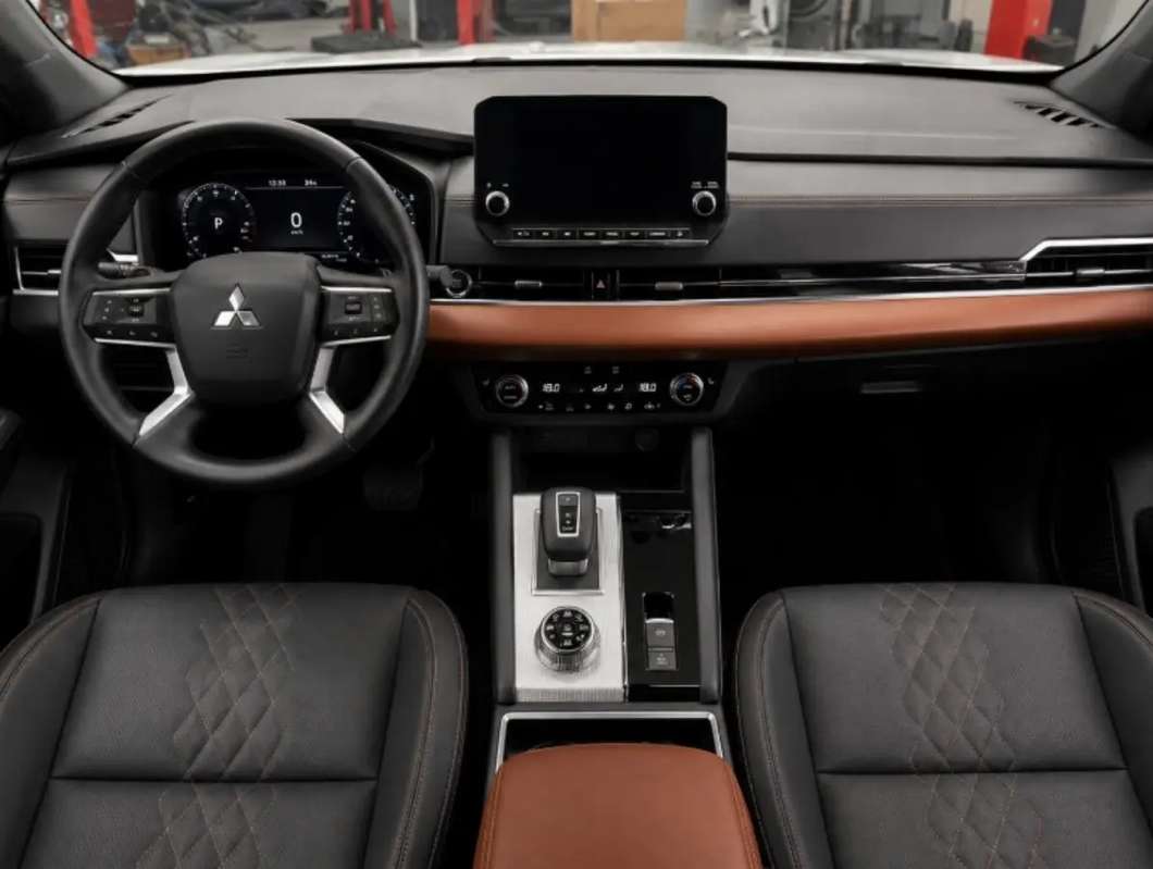 2025 Mitsubishi Outlander - foto 3