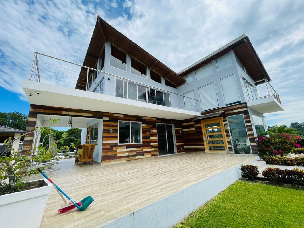 Houses in La Vega For Sale Spectacular Villa of Opportunities in