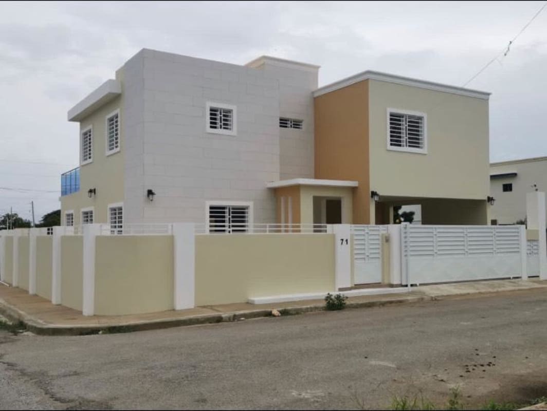 Houses for rent in La Romana Casa en Renta en la Romana 4 rooms