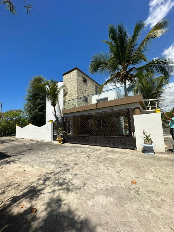 Venta de Villa en Juan Dolió RD 5 Recamaras por 630000.00 en La Vega