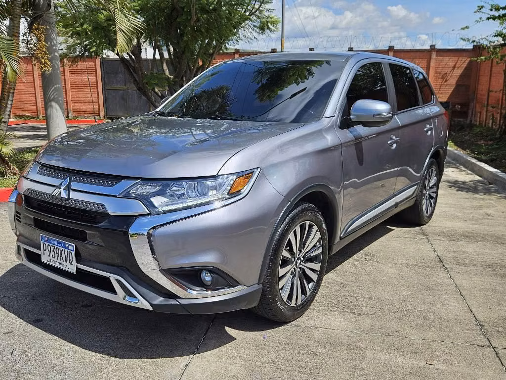 Mitsubishi Outlander 2019 80000 km Gasoline Automatic in Zona 10 ...