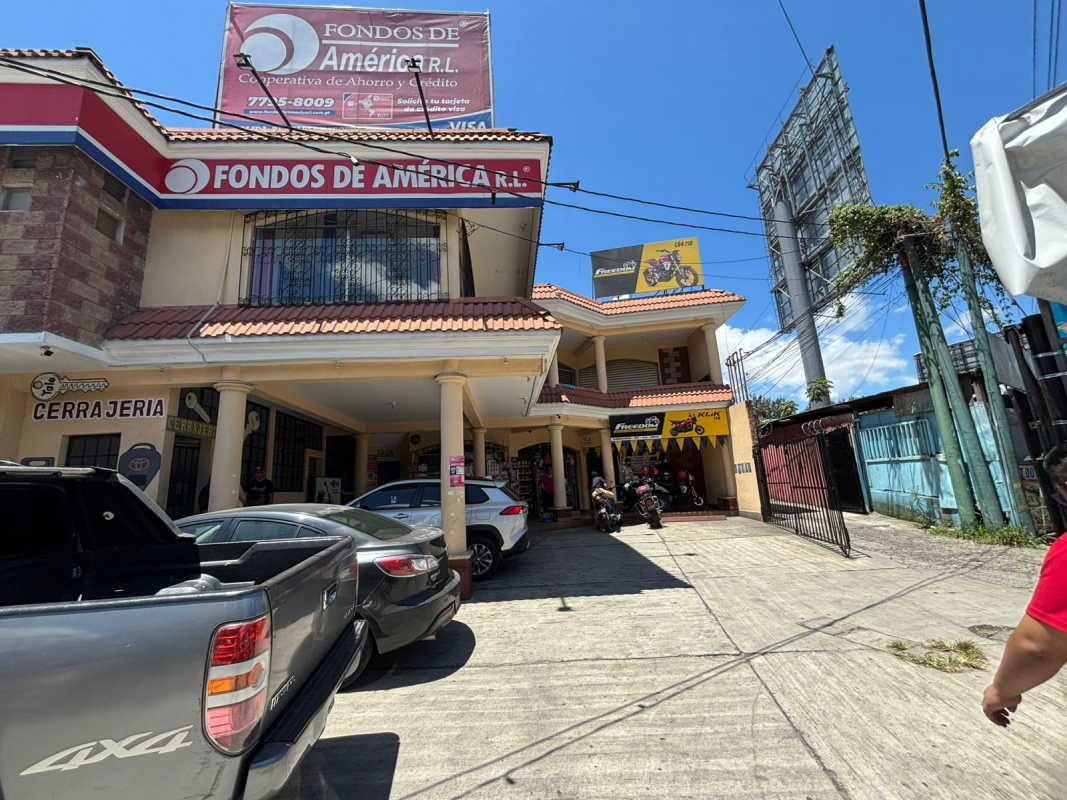 Plaza Comercial en Venta en Calzada Roosevelt |  Espacio, 900000.00 en Zona 2